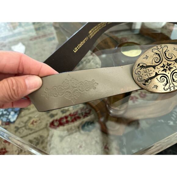 Vintage Liz Claiborne Women's Cream & Brown Leather Buckle Belt Size Medium - Picture 8 of 8